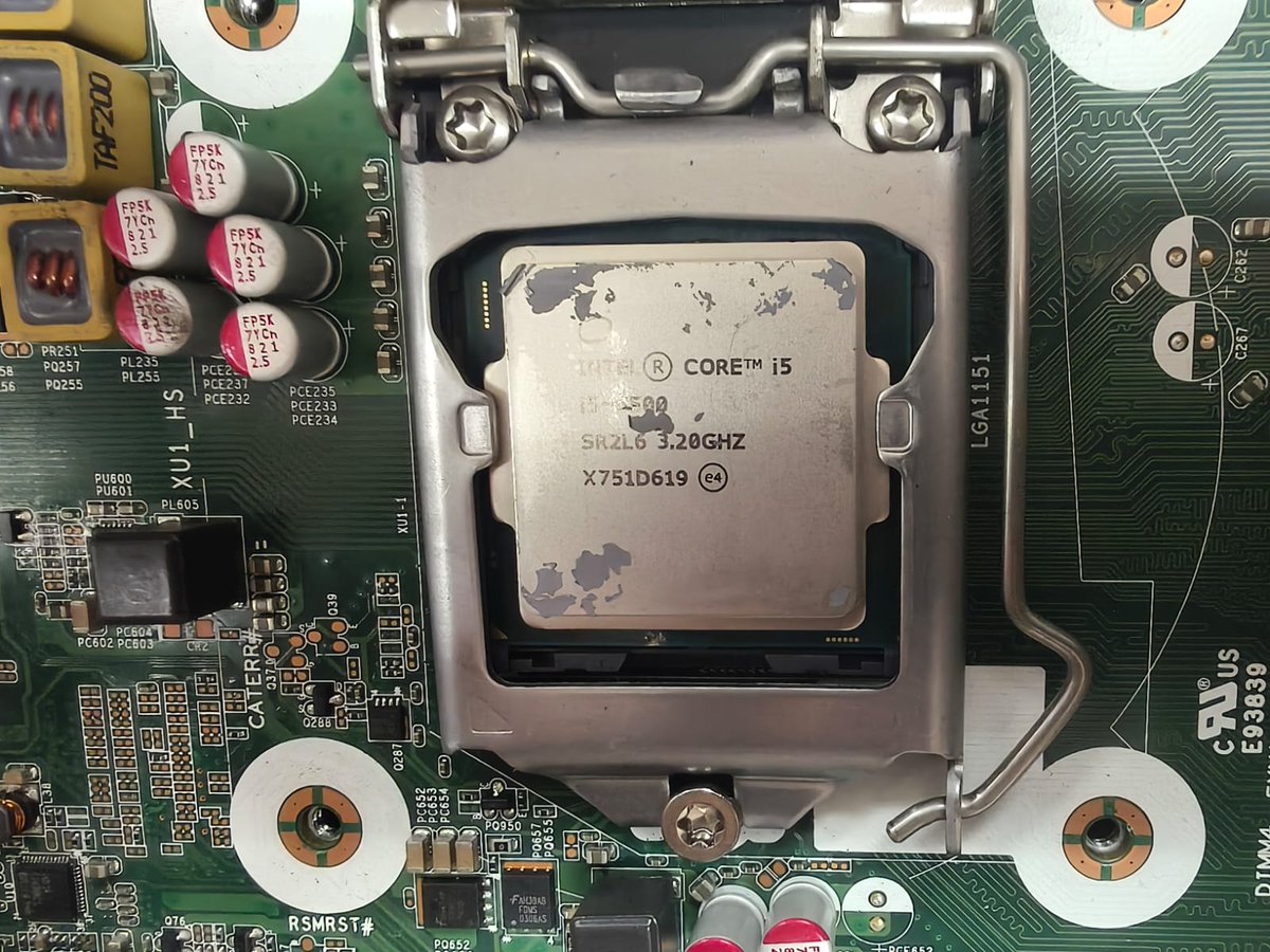 elisalopezabad's tweet image. Que satisfacción terminar un trabajo bien hecho. Limpieza y renovación de pasta térmica de un pc de sobremesa. #tecnicoinformatica #Opentonetwork #Formación #sistemas