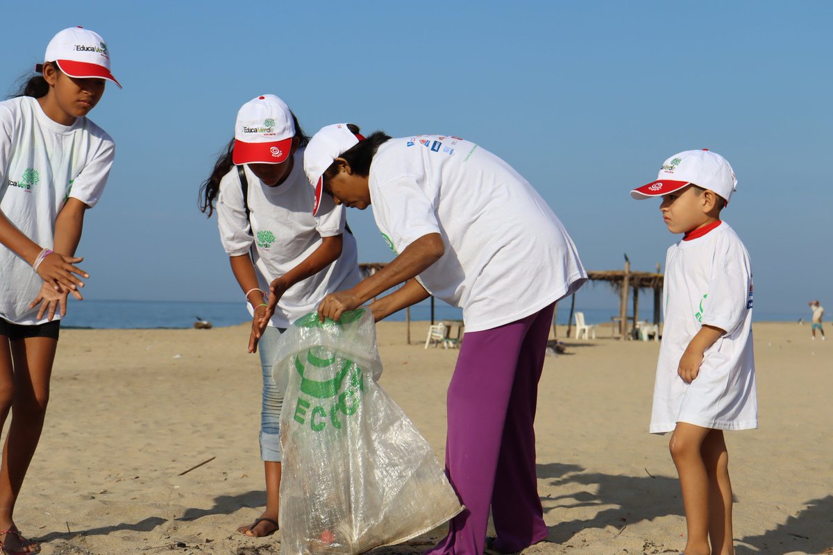 SEMARENgro's tweet photo. Con el Programa de Limpieza de Ecosistemas Acuáticos, playas y ríos se mantienen limpios y cuidados, promoviendo un entorno saludable para todos. #GuerreroSeTransforma https://t.co/5BmR39QZkc