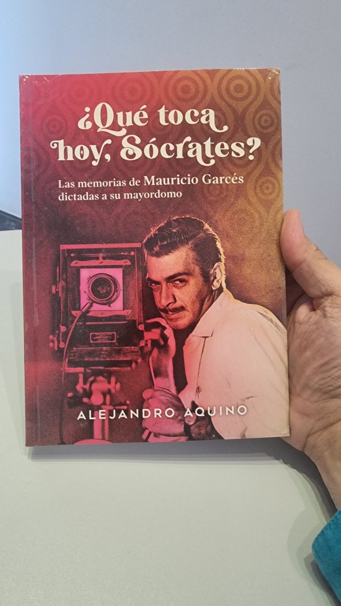 fcobuenrostro's tweet photo. Por fin en mis manos, el libro "¿Qué toca hoy Socrates? Memorias de Mauricio Garcés", del maestro Alejandro Aquino Xkantina, quien me honra con su invitación para presentarle este seductor libro. Próximo viernes 19 de septiembre, a las 19:30hrs. En El Tártaro, Guadalajara, Jal. https://t.co/a57Z7iWoWs