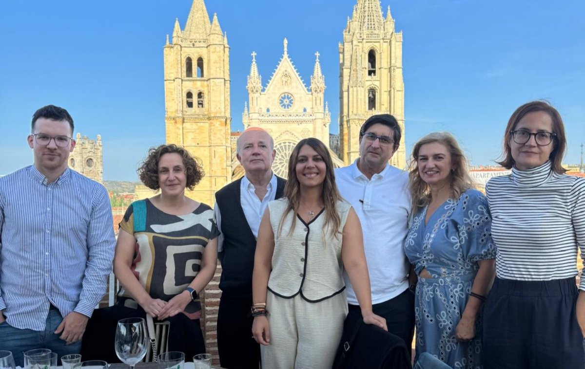 Día de alegría y orgullo para el Grupo SEGURALI. La Dra. Cristina Rodríguez Melcón ha obtenido una plaza de PPL (Profesor Permanente Laboral) en el Área de Nutrición y Bromatología de la Universidad de León. Muy merecida. Felicidades, Cris!!!