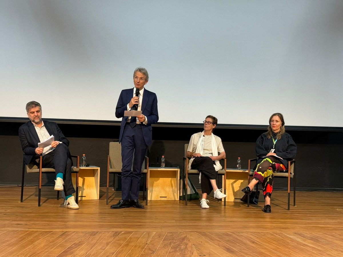 Foi uma honra inaugurar o espaço da França na 36ª Bienal de São Paulo!

Mais de 15 artistas franceses e francófonos mostram a força do diálogo cultural entre França e Brasil.

Uma celebração de 200 anos de cooperação e de nossos valores compartilhados.