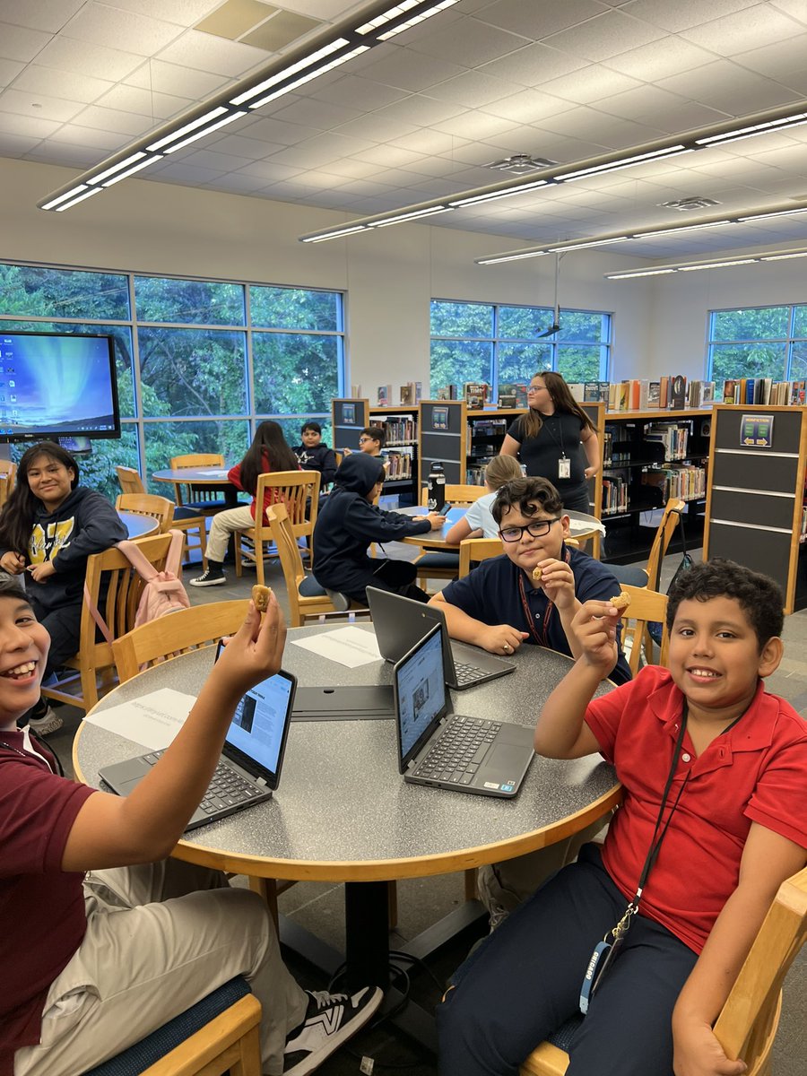 netzerolibrary's tweet image. It was a big first week for DZ Library clubs! Between Esports and book club, we had over 116 students stay after school. Love seeing the library matter just as much after the bell as it does during the day.
