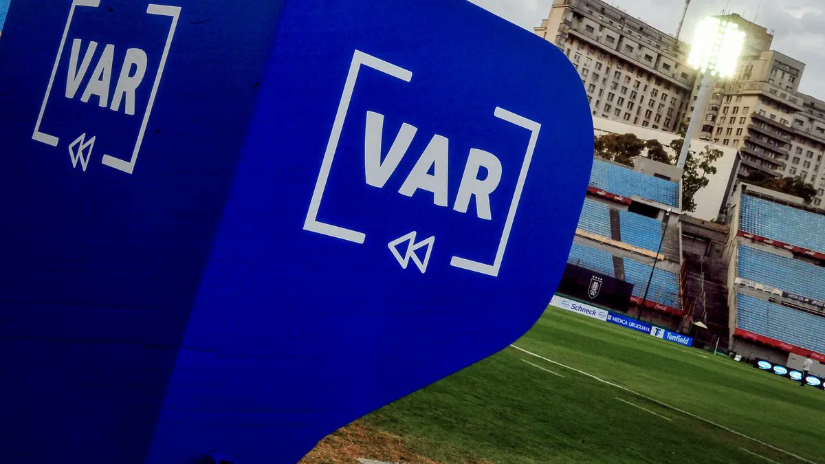 #IMPRESENTABLE

- A partir de esta fecha, habrá VAR en algunos partidos de la <a href="/SegundaAUF/">Segunda División Profesional</a> , totalmente fuera de contexto implementarlo con el campeonato comenzado y otra muestra más de las desprolijidades de <a href="/AUFOficial/">AUF</a> 

- Cada vez peor, no dan una muestra de seriedad
