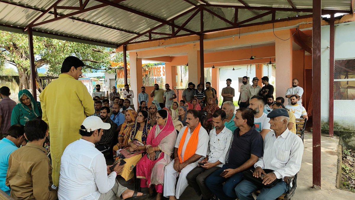 pankajbadgotra's tweet photo. 📍 नागरोटा विधानसभा | ब्लॉक डंसाल
⛈️ बारिश से हुए नुक़सान पर भाजपा जिला अध्यक्ष श्री @BJPNANDKISHORE जी ने लगाया जनता दरबार |
जनता की आवाज़, हमारी प्राथमिक !
#NagrotaVidhansabha
#BlockDansal
#जनता_दरबार
#BarishKaNuksaan
#PublicSupport
#GroundLevelWork https://t.co/kOKKhMAzbY