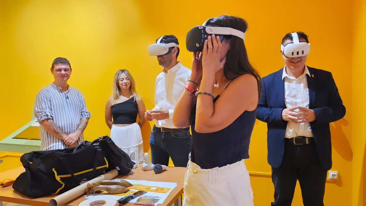 dipualba's tweet image. 🎡🆎️♥️¡Ya casi estamos!👏🏼

@santicenizate, @josetinajeros y @raquelrzlpz han visitado nuestro stand en el #Recinto para la #FeriaDeAlbacete2025 con el fin de saludar a quienes lo están dejando todo a punto👌🏻¡Gracias!

¡Os esperamos con muchas sorpresas!

n9.cl/qt2ca