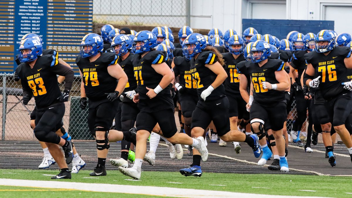 PODCAST | On this episode of Inside the Cliff, Voice of the Chargers, Justin Barker (<a href="/jgbark2/">JB</a>), sits down with Head Coach Shane LaDage to preview this week's contest against Morningside

🎧 : bit.ly/3VGvddH

📷 : Tim Tushla

#BattleOn