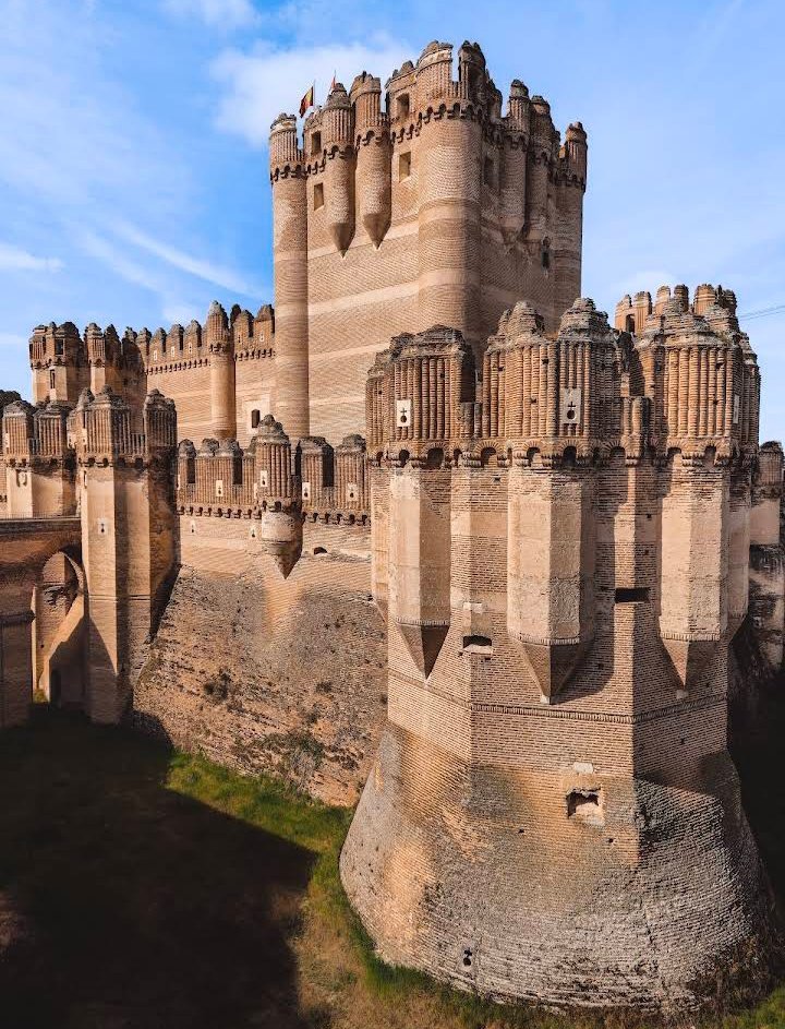 UnamunoAgain's tweet image. Si este castillo estuviese en Francia o en Inglaterra nos hubiesen colado 20 películas sobre él