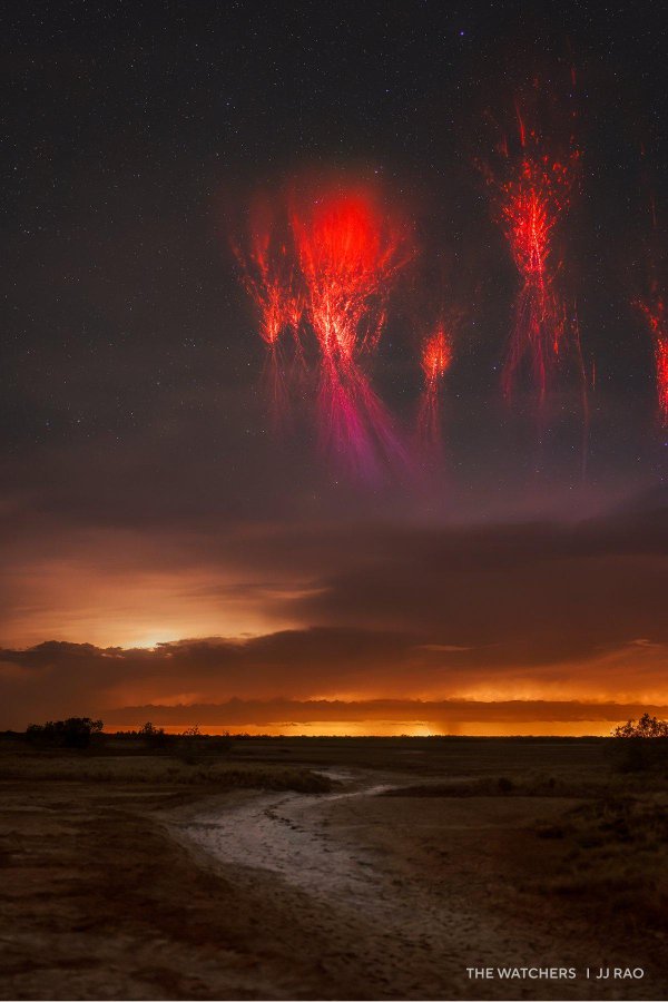 konstructivizm's tweet image. Red sprites dancing over the tidal flats of Western Australia, image by JJ Rao.