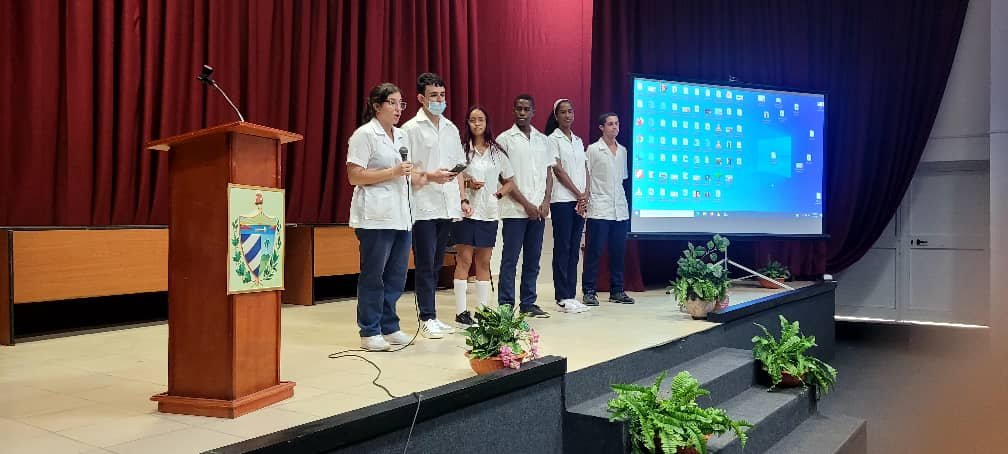 AllendeFcm's tweet photo. 🗣️En la mañana de hoy se desarrollo en la Facultad de Ciencias Médicas actividad cultural de Clausura  del curso introductorio para estudiantes de de primer año.
#UCMH
#UnaUniversidadDeExcelencia. https://t.co/lZ9ursfeTh