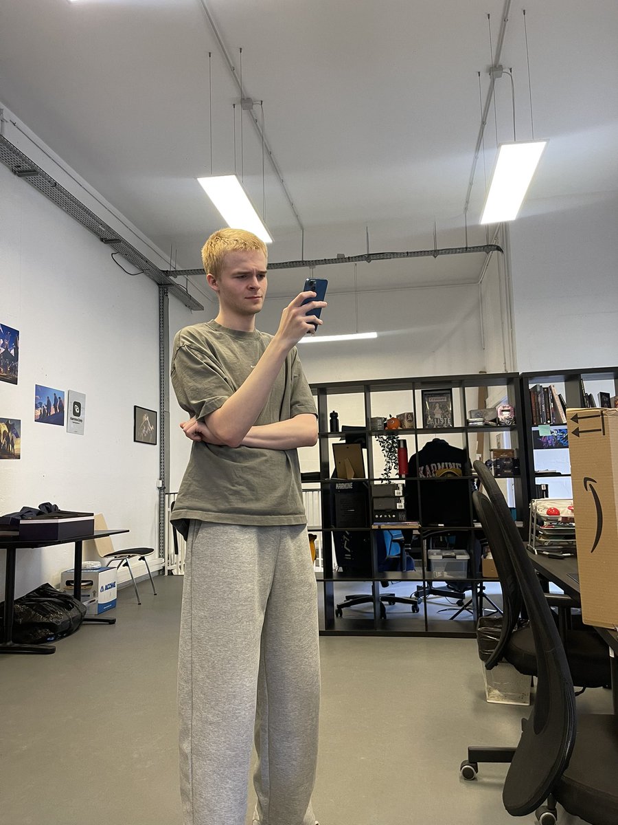 KC ZE1SH tweet media