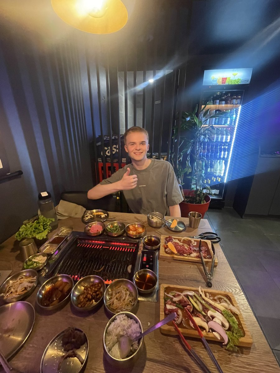 KC ZE1SH tweet media