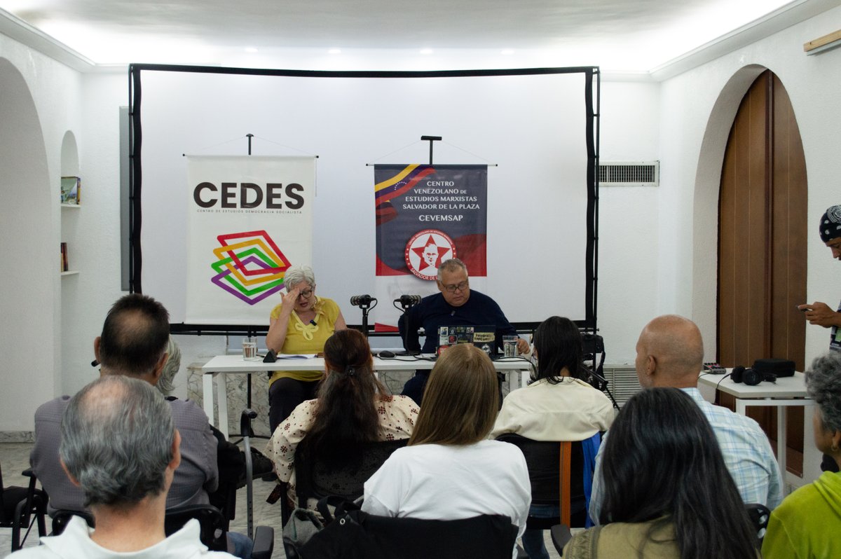 Imágenes de conferencia dictada por Alexandra Mulino este jueves 4 de septiembre de 2025, a propósito del centenario de "La verdadera situación de Venezuela", de Gustavo Machado y Salvador de la Plaza, primer libro marxista de autores venezolanos.
📷Sandra Iturriza
1/2