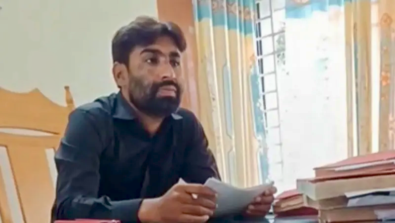 বদলগাছীর ভূমি কর্মকর্তা রাসেলের বিরুদ্ধে ঘুষ গ্রহণের অভিযোগ