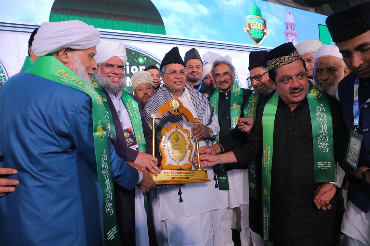 thekjgeorge's tweet photo. Today, I participated in the International Milad-Un-Nabi Conference at Palace Grounds, organized by the Milad Committee to honour the 1500th birth anniversary of #ProphetMohammed.

Hon'ble @CMofKarnataka Shri. @siddaramaiah, Hon'ble Waqf and Minority Affairs Minister Shri. @BZZameerAhmedK, and other religious leaders took part in the event.

ಇಂದು ಸನ್ಮಾನ್ಯ ಮುಖ್ಯಮಂತ್ರಿಗಳಾದ ಶ್ರೀ ಸಿದ್ದರಾಮಯ್ಯನವರೊಂದಿಗೆ ನಾನು ಮಿಲಾದ್ ಸಮಿತಿಯು ಪ್ರವಾದಿ ಮೊಹಮ್ಮದ್ ಅವರ 1500 ನೇ ಜನ್ಮ ದಿನಾಚರಣೆಯನ್ನು ಆಚರಿಸಲು ಅರಮನೆ ಮೈದಾನದಲ್ಲಿ ಆಯೋಜಿಸಿದ್ದ ಅಂತರರಾಷ್ಟ್ರೀಯ ಮಿಲಾದ್-ಉನ್-ನಬಿ ಸಮ್ಮೇಳನದಲ್ಲಿ ಭಾಗವಹಿಸಿದೆ.

ಮಾನ್ಯ ವಕ್ಫ್ ಮತ್ತು ಅಲ್ಪಸಂಖ್ಯಾತ ವ್ಯವಹಾರಗಳ ಸಚಿವರಾದ ಶ್ರೀ ಜಮೀರ್ ಅಹ್ಮದ್ ಖಾನ್ ಮತ್ತು ಇತರ ಧಾರ್ಮಿಕ ಮುಖಂಡರು ಈ ಕಾರ್ಯಕ್ರಮದಲ್ಲಿ ಪಾಲ್ಗೊಂಡರು.

@INCKarnataka #MiladUnNabiMubarak