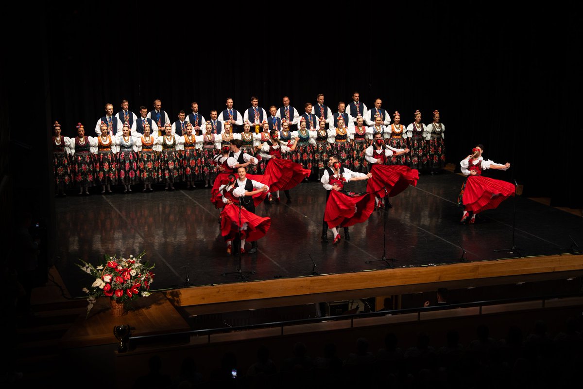 Występ Zespołu Pieśni i Tańca "Śląsk" zainaugurował XXXIV Krajową Wystawę Rolniczą w Częstochowie  💃🕺

Minister <a href="/StefanKrajewski/">Stefan Krajewski</a> razem z wiceministrem <a href="/AdamNowak_PL/">Adam Nowak</a> wręczyli odznaczenia Zasłużony dla Rolnictwa 🏅 oraz Puchary Ministra Rolnictwa i Rozwoju Wsi 🏆