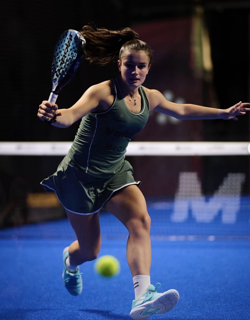 MARTINA CALVO THE PLAYER THAT YOU ARE 😍🤩✨

Todo bien con esta niña, es que TODO BIEN.

A PUNTO de eliminar a las N1. Lo digo ya: ella será N1 🌟