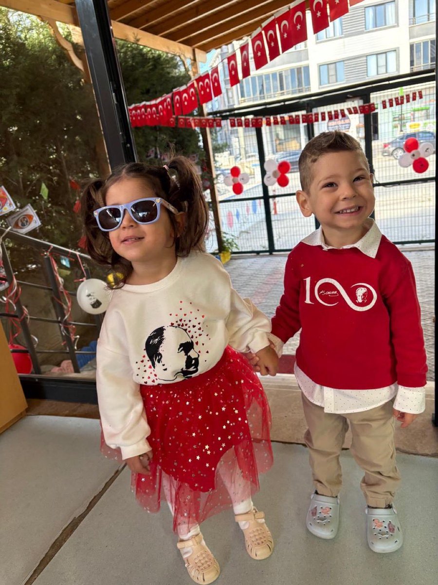 Bizim ,
Lösemili Çocuklarımızın  dünyanın en mutlu, güçlü ve Kahraman çocukları olduğunu biliyor muydunuz ! 
Şimdi öğrendiniz işte . 
O zaman ;  SMS : 3406 
BİR ÇOCUĞUN HAYATI 
* Hiç bir şey yapamıyorsanız paylaşabilirsiniz .