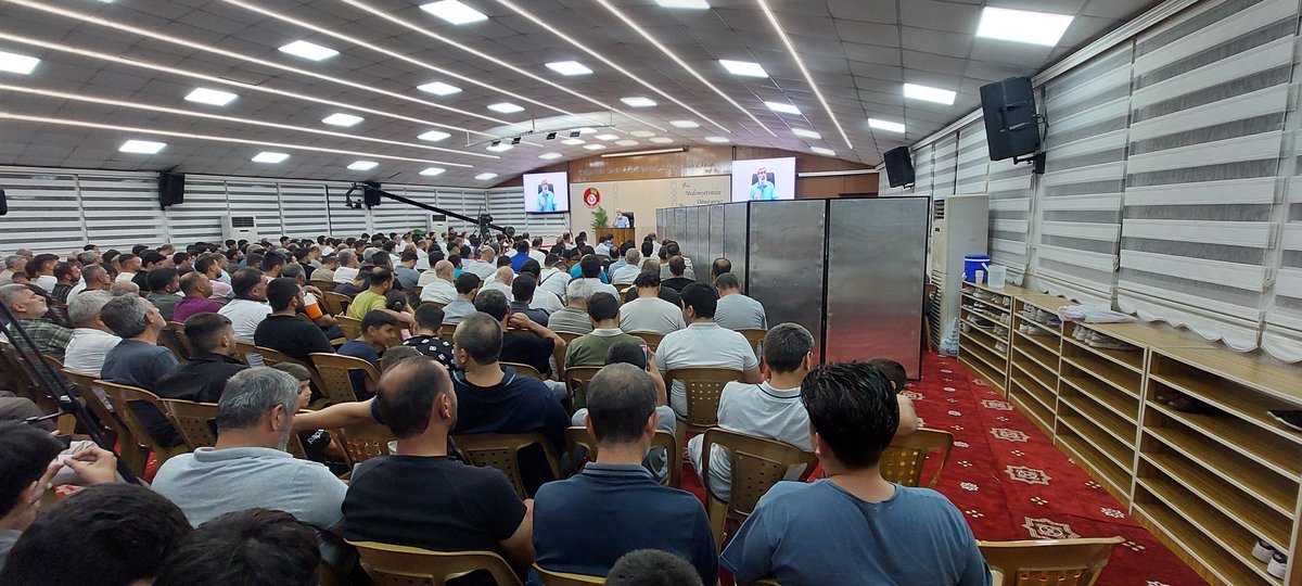 Toplumun ifsad olduğu, haramların sıradanlaştığı bir dönemde İslam kardeşliğini ve  Alparslan Hocanın Tefsir sohbetini Dinlemeyi nasip eden Allah'a hamd olsun...