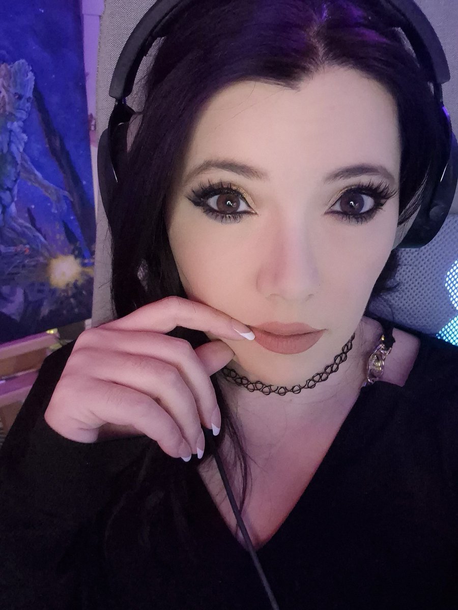 I want my corvette... shall we go live? 👀 #twitch #twitchstreams #TwitchStreamers #girlsoftwitch #twitchgirls