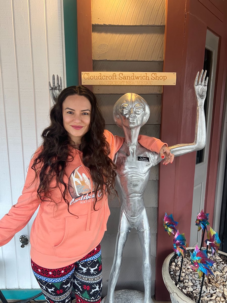 AuthenticDiana's tweet photo. #Cloudcroft, #NewMexico ✨ Friendly people, charming shops, crisp air that heals, and nature so alive it hums with spirit. These mountains remind me life is simple, beautiful, and sacred all at once. 🏔️💫
I will drive to you! #Carlsbad, #Midland #Texas
https://tidyca... https://t.co/mDlC794Onc