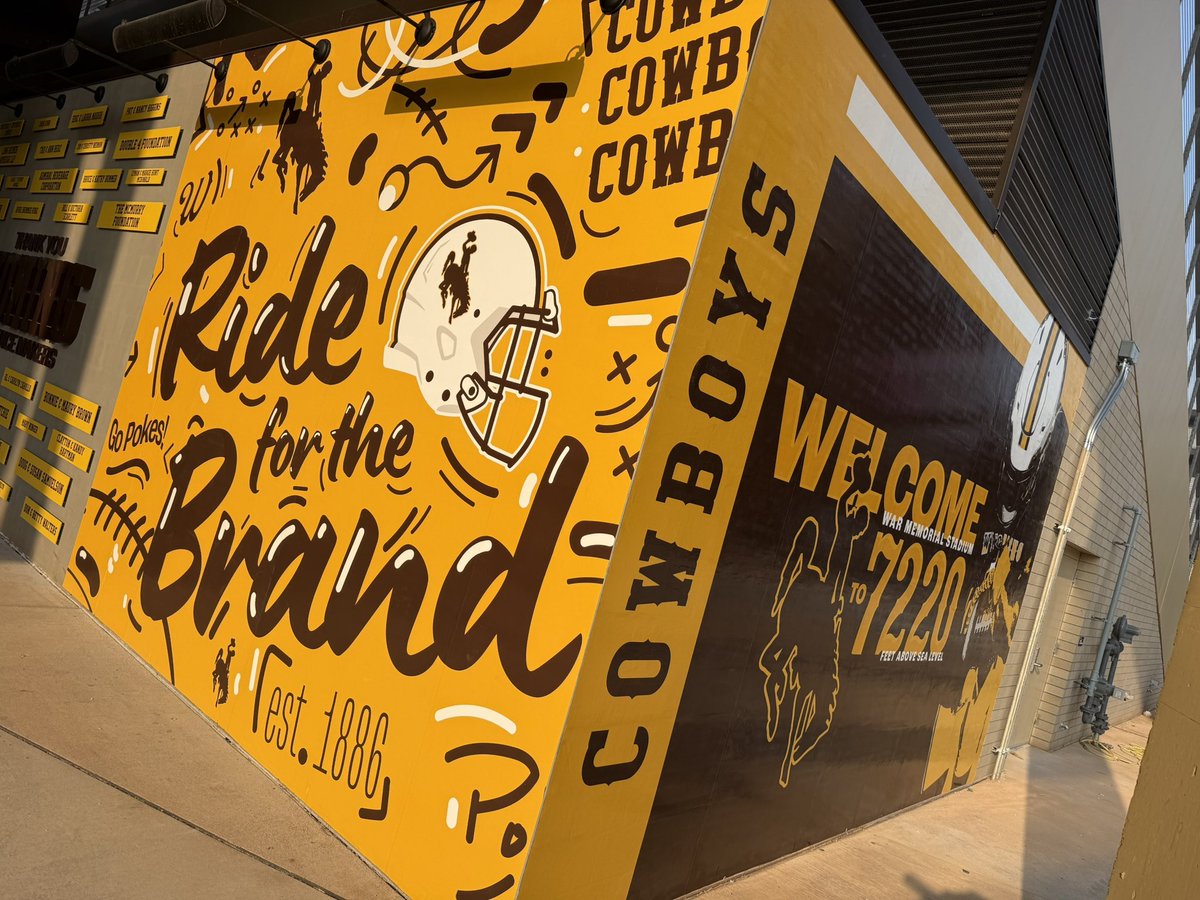 Derek Gossler tweet media