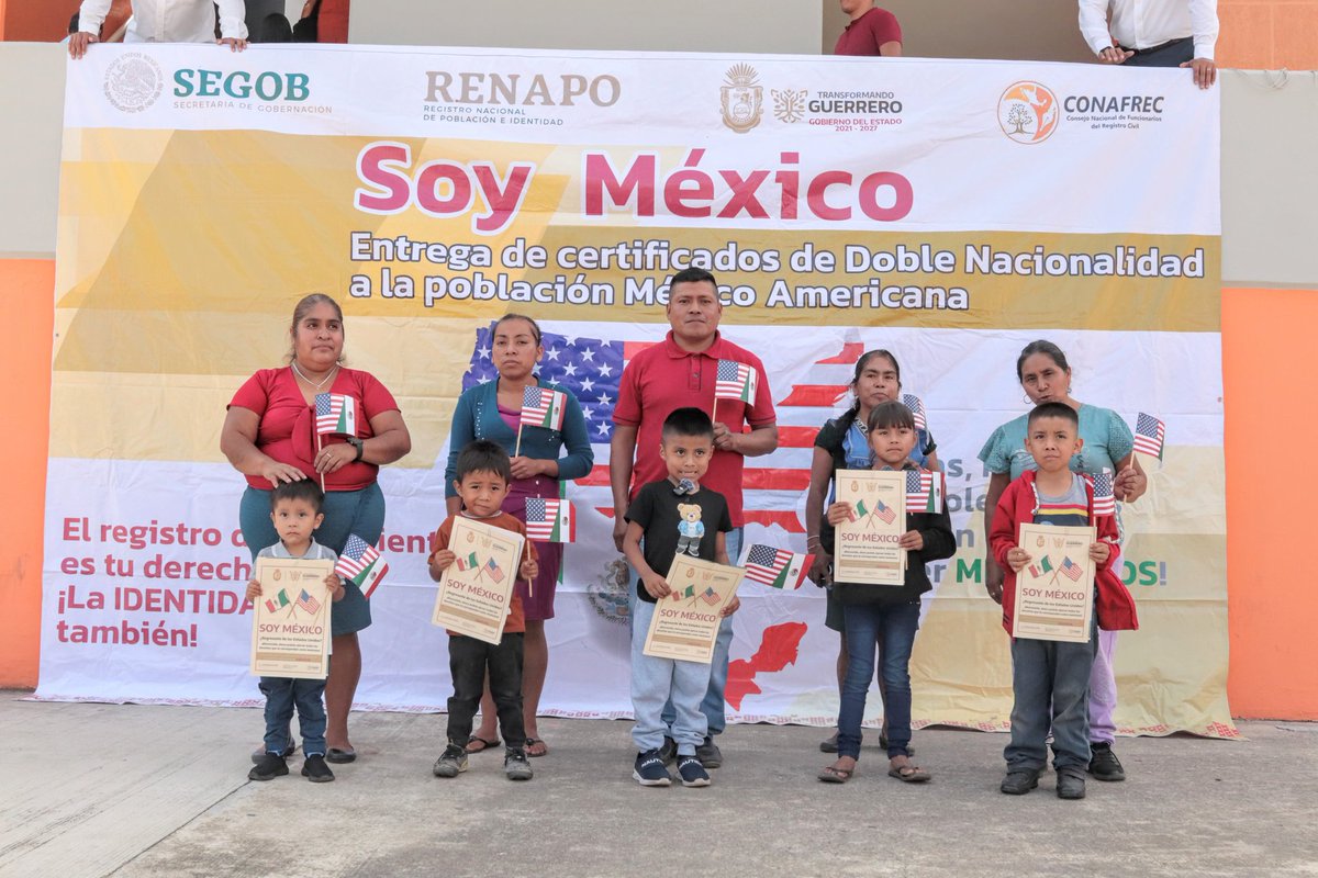 SGG_Gro's tweet photo. A través del programa “Soy México”, 2 mil 500 niñas, niños y adolescentes nacidos en Estados Unidos, hijos e hijas de guerrerenses, recibieron certificados de doble nacionalidad, permitiéndoles ejercer plenamente sus derechos en ambos países.

🇲🇽🇱🇷 #GuerreroSeTransforma https://t.co/wnwOH9BKxg
