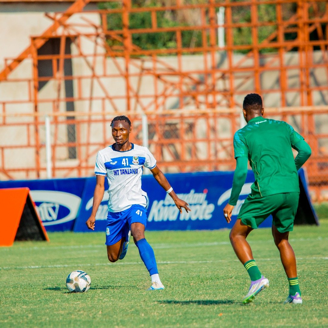 JKT_Tanzania_FC's tweet photo. Leo tulicheza mchezo wa kirafiki dhidi ya Yanga SC🔰,  
Mpira mkubwa sana umepigwa na wachezaji wetu ilibaki kidogo wasuse kumalizia mechi💪

#WajengaNchi
#KichapoChaKizalendo https://t.co/qN06YniAgc