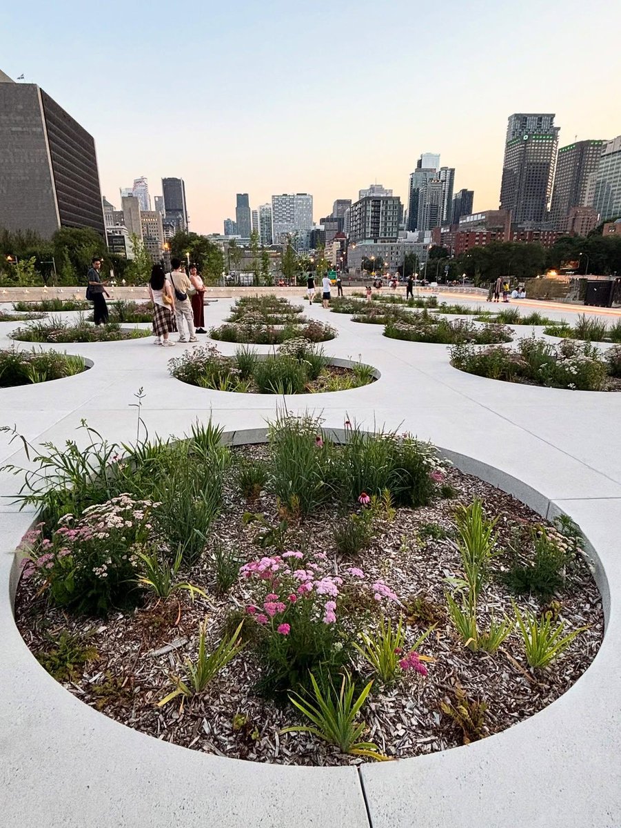 Wandering through "Place des Montréalaises." 💗 

📷 fmguidemtl #montreal