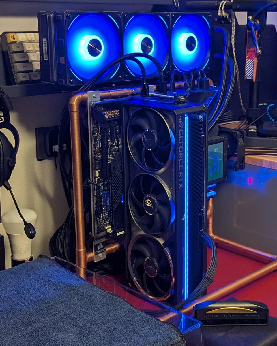 ASUS_ROGNA's tweet image. Say hello to Stephen G's "Copper Build" open-air concept PC ✨🌬️

Stephen is one of our #ASUSPCDIY community members who hand built the entire frame with 1/2" copper pipe &amp;amp; fittings! 🛠️🖥️

Tag us and share your builds as always for a chance to be featured!

#customPC #GamingPC