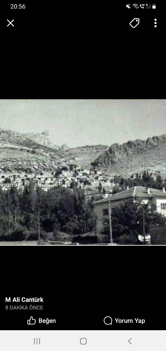 Lice  depremi.1975.09.06..komist bölge  diye  ogünun ikdidar faşist partinin..
Kızılayın  15  gün  sonra  geldiği  bir  çok  insanın  depremde   değilde  sıtmadan  ölduğu.. köy evlerinin kaya  diplerinden  olması  çamurlu akan  sularında ölenlere  Allah  rahmet  eylesin..