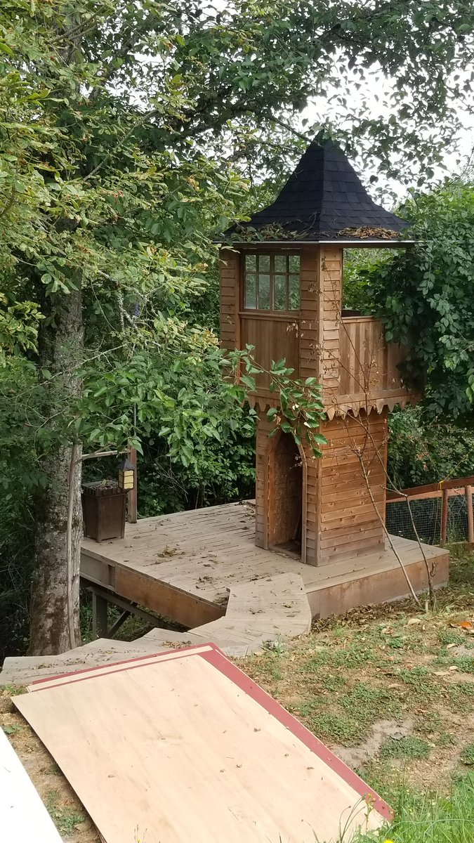 TypicalAmerican's tweet photo. Tower fort I built out back because I didn't have one. https://t.co/JSTC6SpyXq