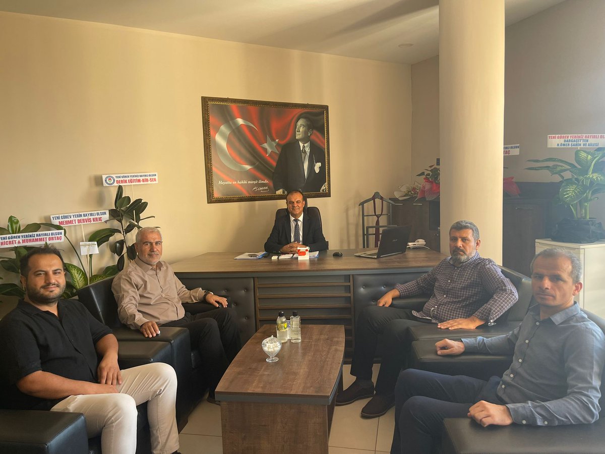 Yönetim kurulumuz ile beraber ilçemize İlçe Milli Eğitim Müdürü olarak atanan Sn. Cengiz KILIÇ'a hayırlı olsun ziyaretinde bulunduk. Kıymetli müdürümüze ilgi, alaka ve nazik ev sahipliğinden dolayı teşekkür ediyor; Yeni görevinin hayırlara vesile olmasını diliyoruz. 
<a href="/ebsmardin/">EBS Mardin</a>