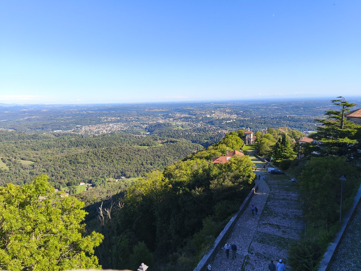 Fre239's tweet photo. Sacro Monte a Varese citato a #CasaAPrimaVista, insieme al bellissimo lago...i miei luoghi del cuore che mi salvano sempre nei momenti difficili ❤️ https://t.co/HyV7asvKVL