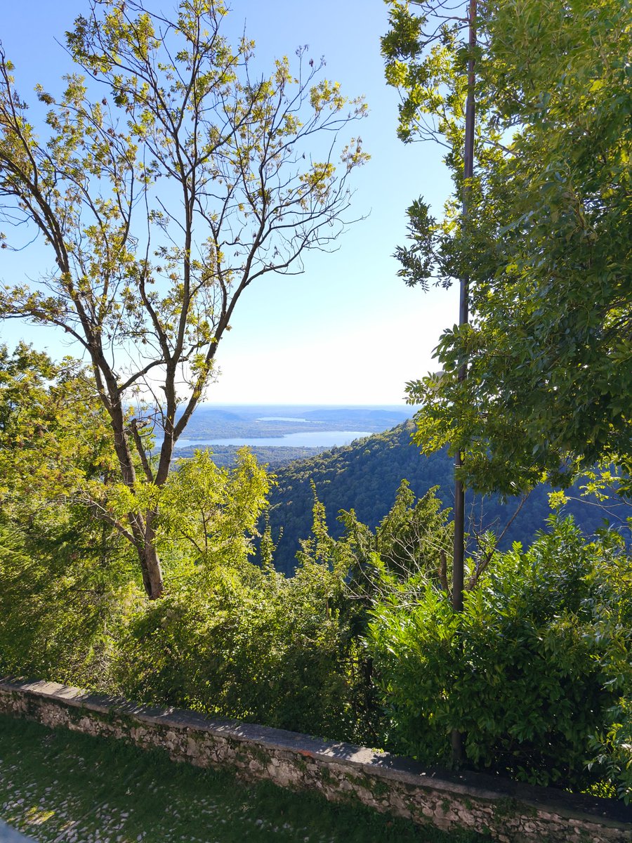 Fre239's tweet photo. Sacro Monte a Varese citato a #CasaAPrimaVista, insieme al bellissimo lago...i miei luoghi del cuore che mi salvano sempre nei momenti difficili ❤️ https://t.co/HyV7asvKVL