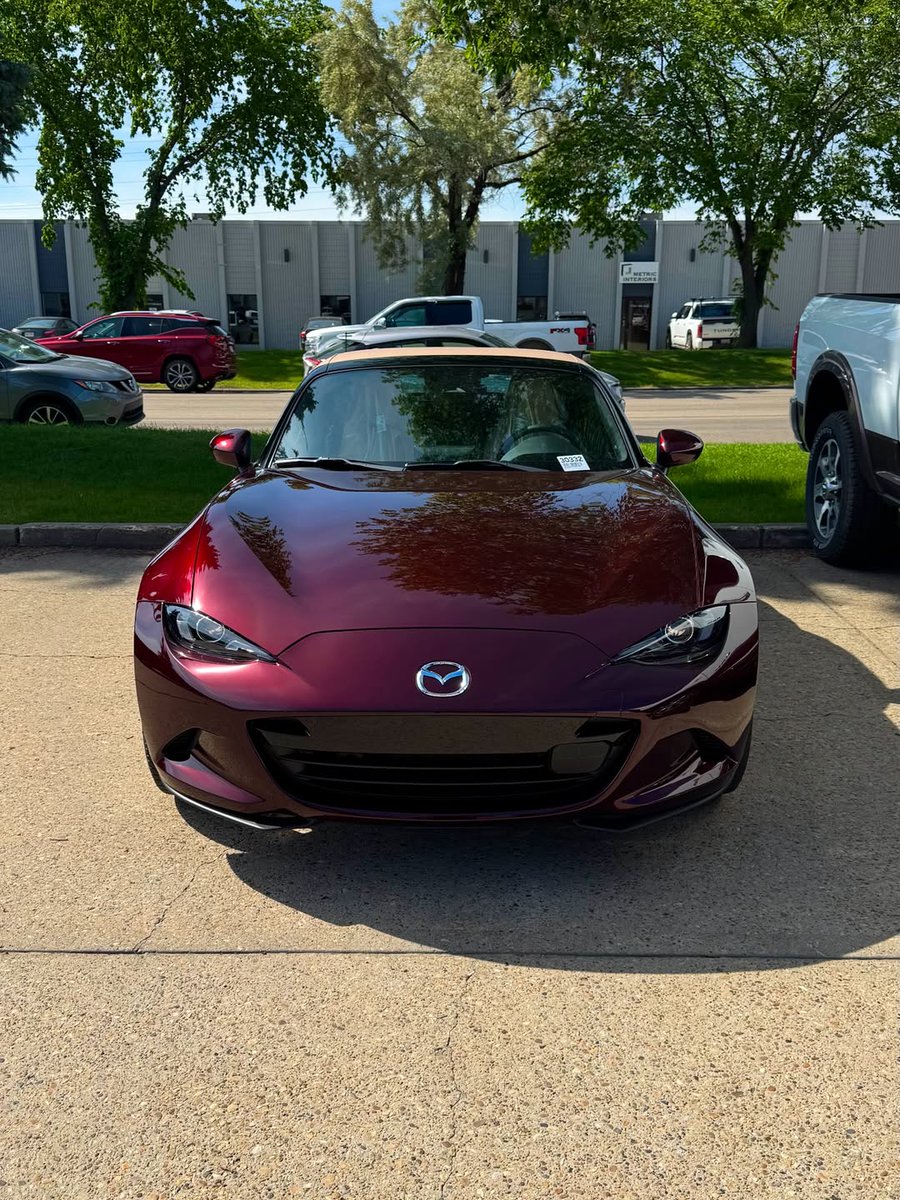 YEGTintFactory's tweet image. Full body gloss PPF on this Mazda MX-5 🚗

Not only does it lock in that showroom shine, it also keeps the paint safe from rock chips, scratches, and daily wear.

#MazdaMX5 #Miata #MazdaLife #CarGoals #yeg