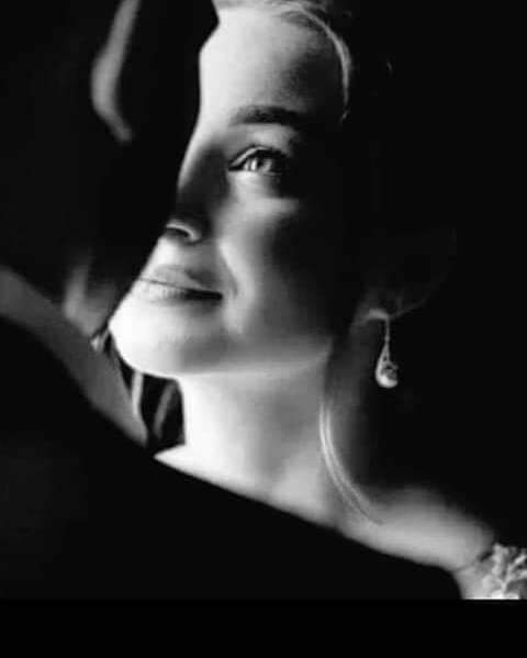 أمام عينيكِ
لاحاجة لي بكل 
التمني 
#القبطان