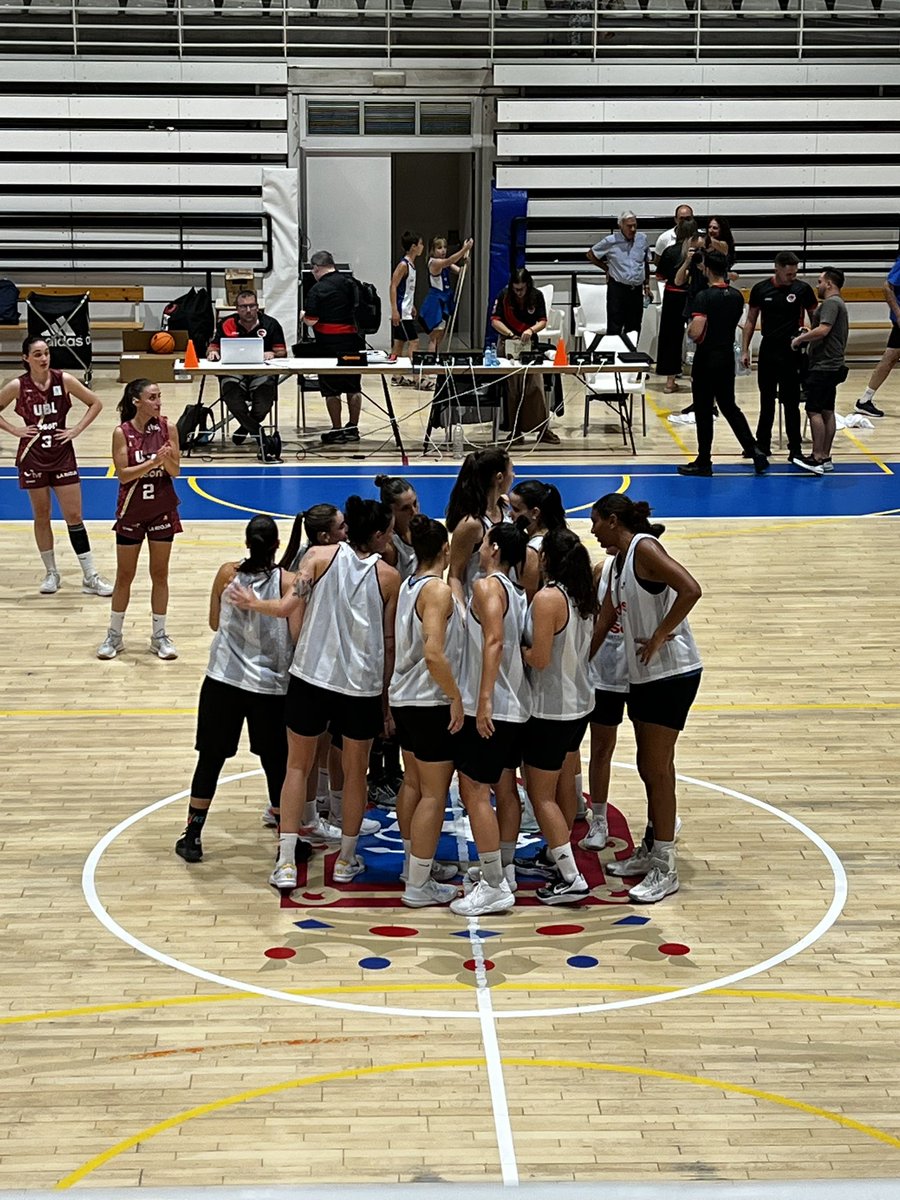 PRETEMPORADA |
LF Challenge

Osés Construcción 
🆚 Bosonit Unibasket; 68-59.
Primera victoria del año en el primer ensayo del equipo para su vuelta a LF Challenge.

#SomosBlues