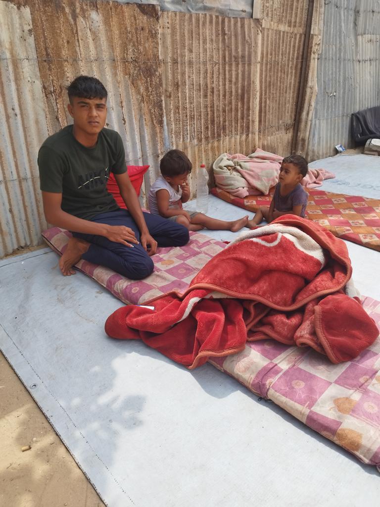 I am very tired of what my family and I are going through now.💔🥹

My family and I have been displaced and slept in the street for days, our situation is very difficult!!😔

My family is in dire need of your donations to buy a tent. Please help us!!🙏🏿

🔗gofund.me/a01d527c