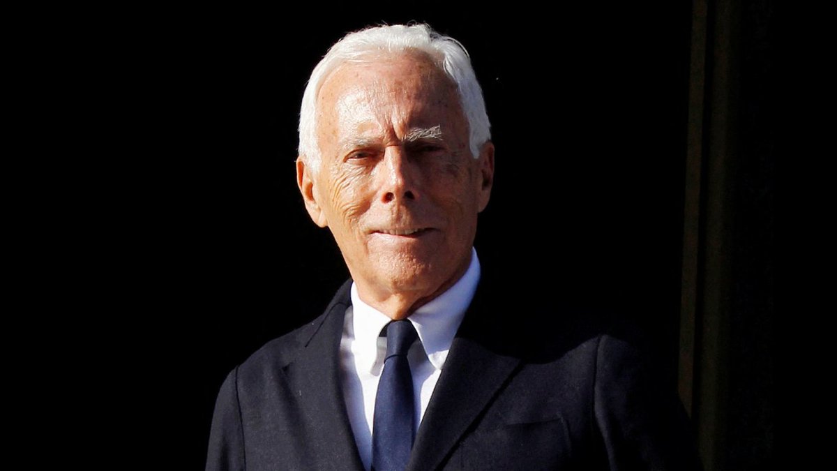 El legado eterno de #GiorgioArmani: 12 diseños elegantes, minimalistas y modernos que vistieron famosos
tiny.cc/b76s001