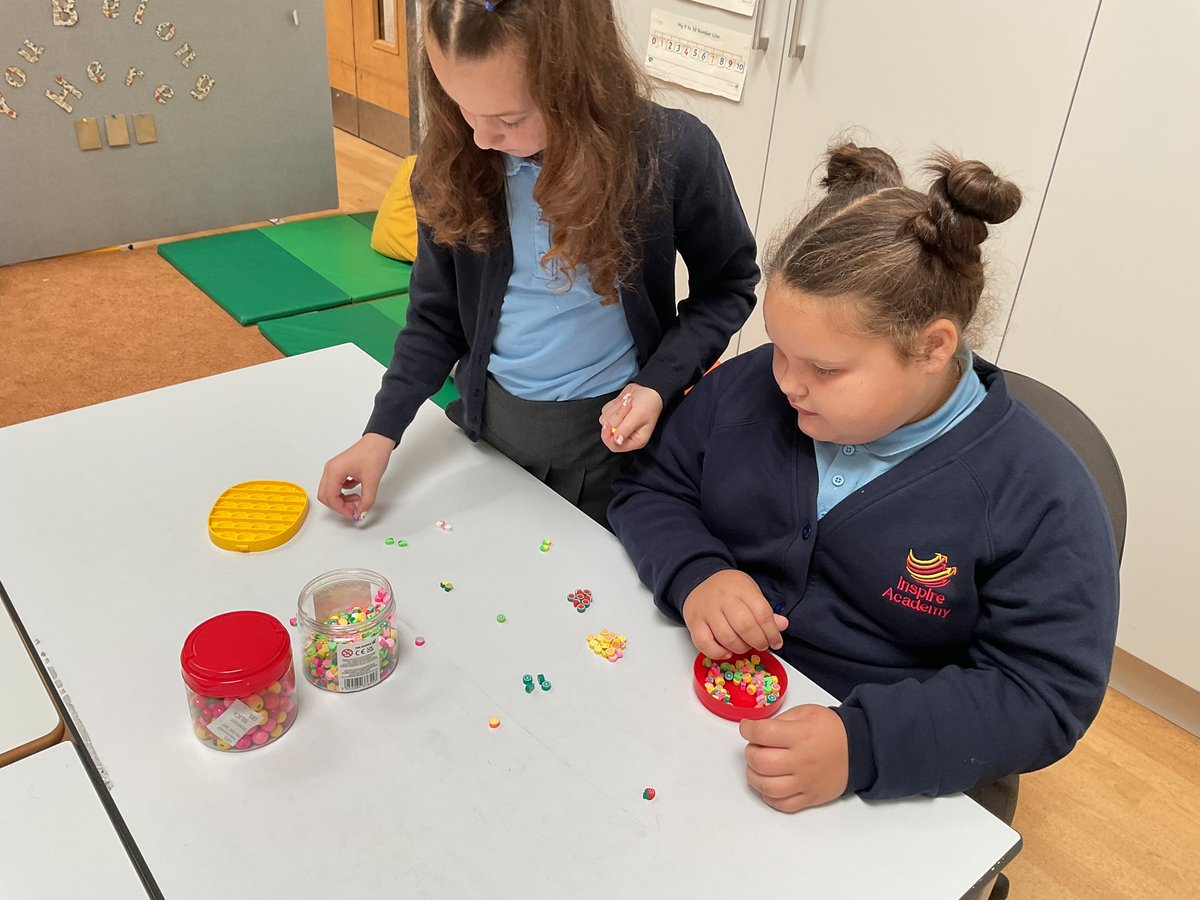 ThriveatInspire's tweet photo. Another fab morning with Thrive! Today we looked at sorting groups of objects in Maths and had a go at making some freeze frames in English, about our story ‘Tiddler’.  @Inspire_Ashton @MissRichards22 @_InspireEnglish @Inspire_Maths1 https://t.co/d8hy4Qirta