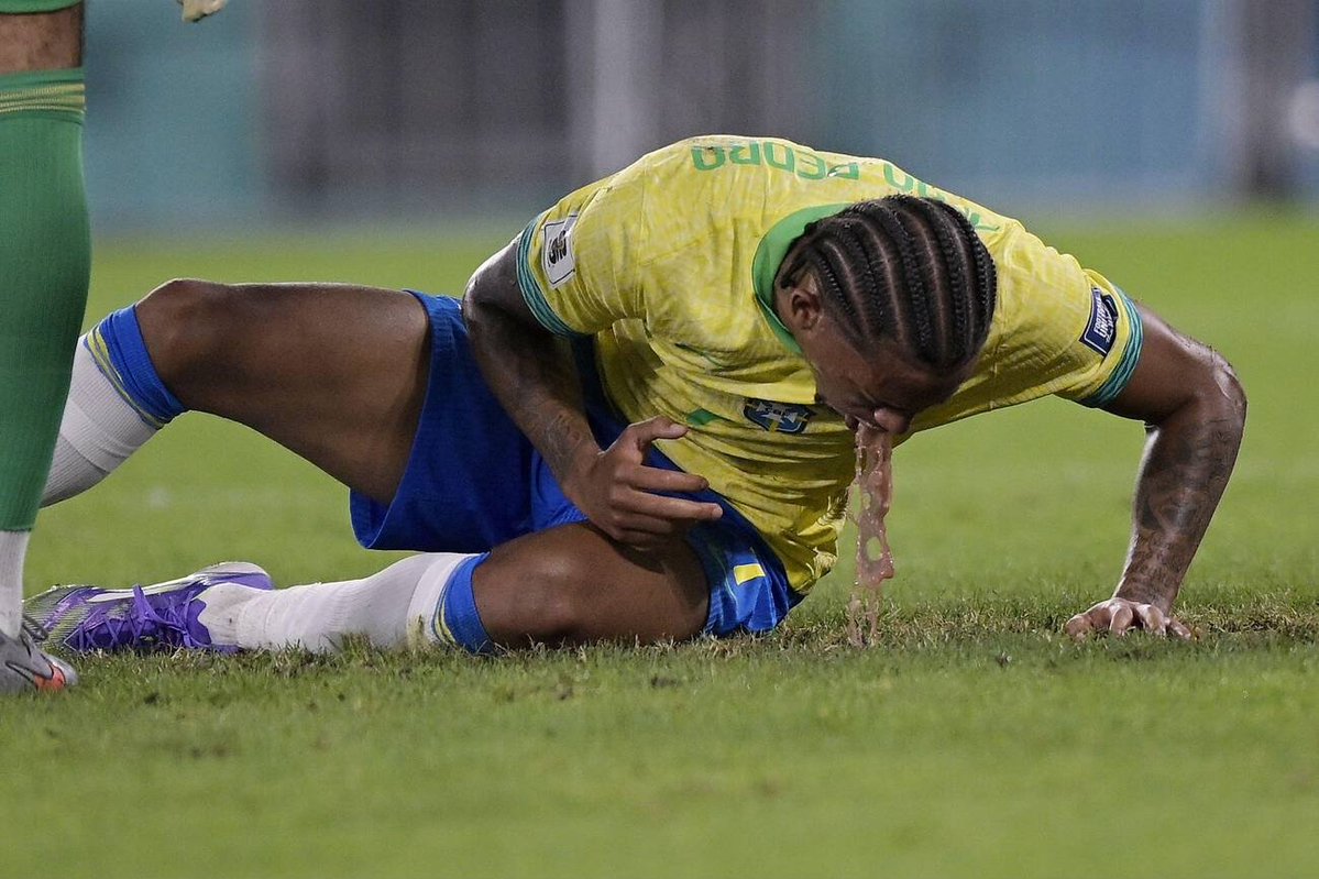Joâo Pedro on injury scare against Chile:

🗣 "I was following the play, running to try to reach the ball. When I looked ahead, Martinelli was there. We ended up colliding there, hitting my stomach. I felt a little bad but I was calm afterwards."