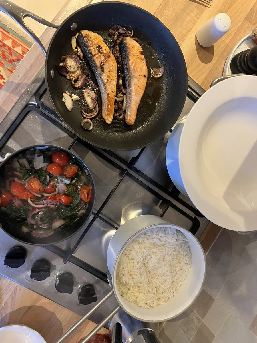 tanzaniasports's tweet image. I absolutely love this dish; it's full of flavor!' #Wali #Samaki #Spinach👍