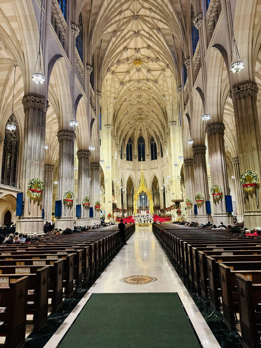 MeksPro's tweet image. The sacredness and warmth within the church~ The benches are neatly arranged beneath the grand dome. When the rows of candles are lit, the heart calms down along with them ✨