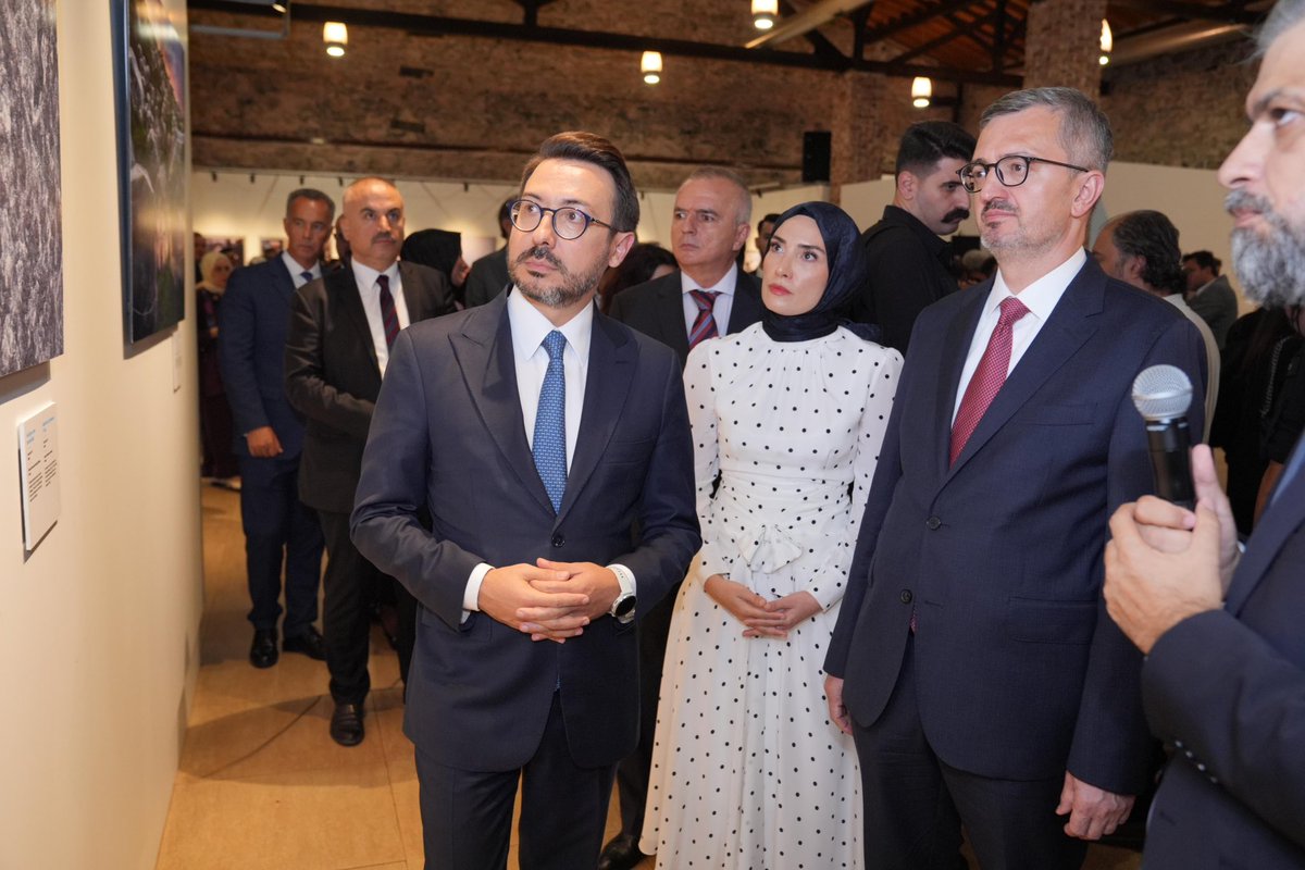 Anadolu Ajansımızın gelenekselleşen “İstanbul Photo Awards 2025” etkinliğinin bu anlamlı sergisine katılmaktan büyük memnuniyet duydum.

 İstanbul Photo Awards, 2015 yılından bu yana, dünyanın dört bir yanından profesyonel fotoğrafçıları bir araya getiren önemli bir platform