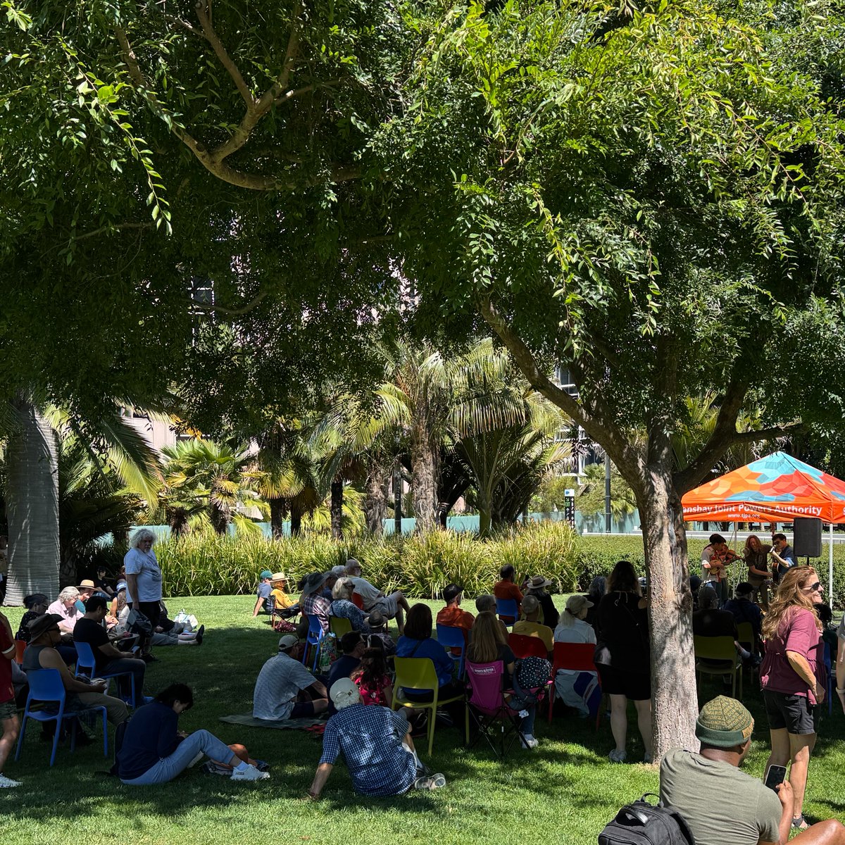TransitCenterSF's tweet image. It&apos;s another great weekend at TJPA&apos;s Salesforce Park! Join us tomorrow, 9/6, for:

🌞 Metcon 10a w/ FITNESSSF @ the Main Plaza
🌞 Bluegrass Breeze from 11:30a - 1:30p @ the Central Lawn

#salesforcepark
#salesforcetransitcenter
#downtownsf
#meetusindowntownsf
#free