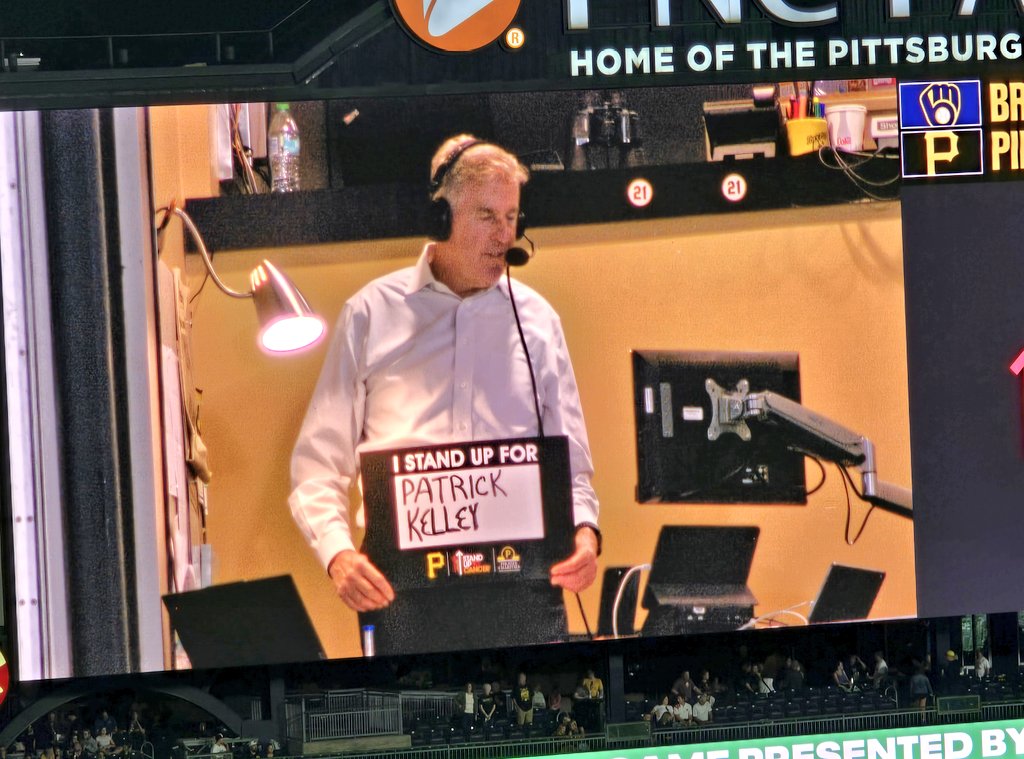 TheBuccosFan's tweet photo. #StandUpForCancer @SU2C at #PNCPark this evening. @SU2C
#RememberLovedOnes π #TheBattleContinues π https://t.co/OJMLLvgTXE