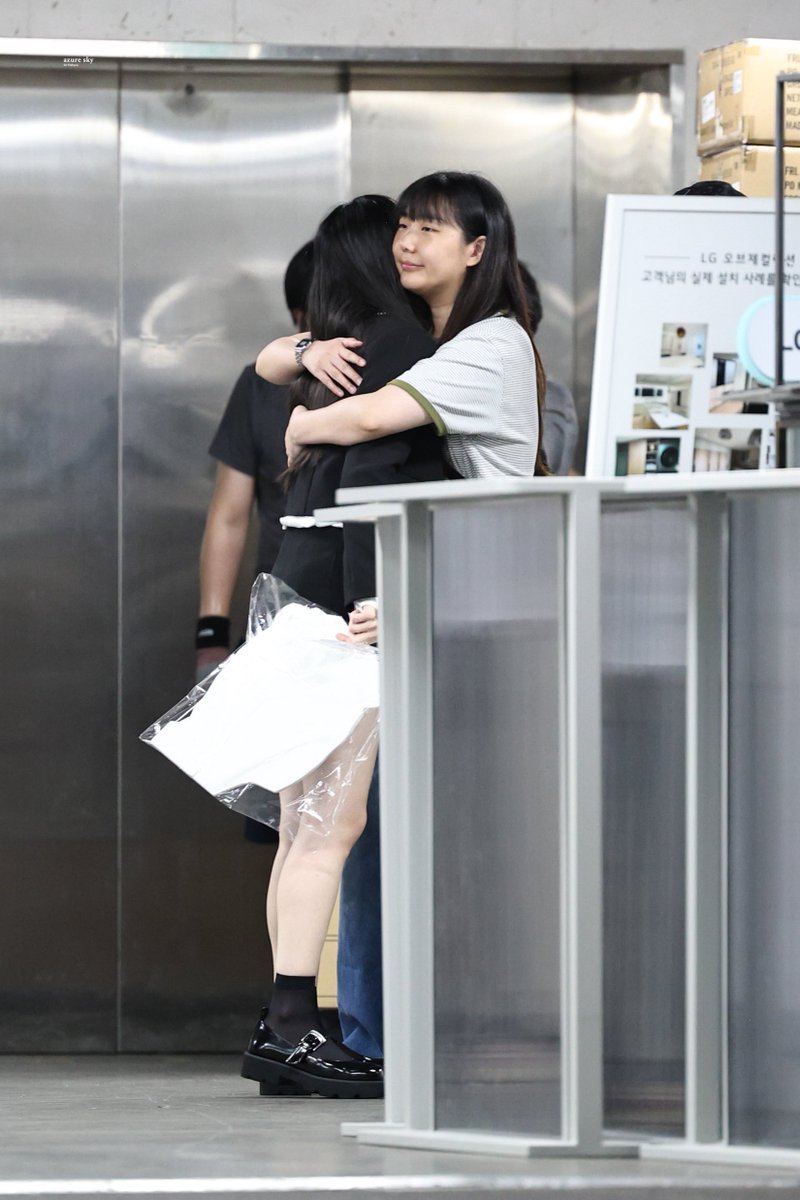 250905 전력질주 

It’s nice to have you 🫂
Thank you 민주언니🐻🐻‍❄️💕

#전력질주 #RuntoYou
#TWICE #트와이스 #DAHYUN #다현