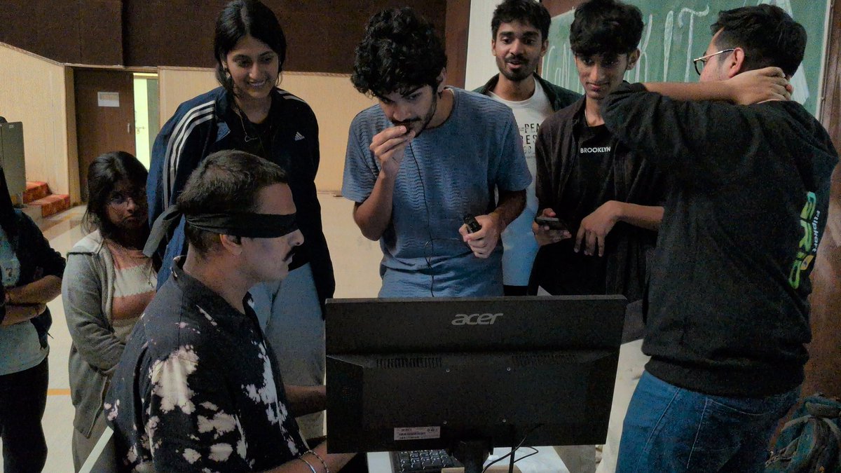 BitByte_IIITDMJ's tweet image. CanYouHackIt at full throttle ⚡

Lots of mentoring, games and snacks later, The sun is rising 🌅 let&apos;s see what participants make of the last 6 hours!

#canuhackit #hackathon