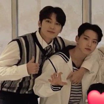 snwuyaoi's tweet photo. husbands who can do no wrong https://t.co/rJTWqHvXg3