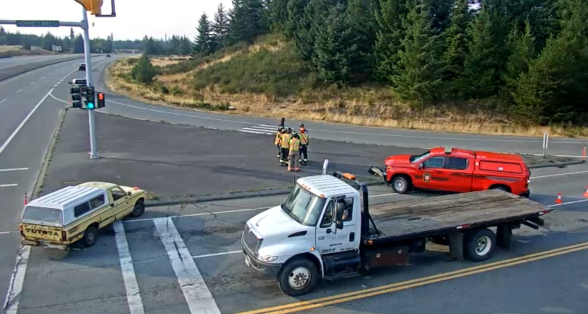 DriveBC's tweet photo. ⚠️#BCHwy19 Vehicle incident at Horne Lake Rd. Watch for crews and expect minor delays. #VanIsle #QualicumBay #DunsmuirBC https://t.co/gEwUZEPpKb